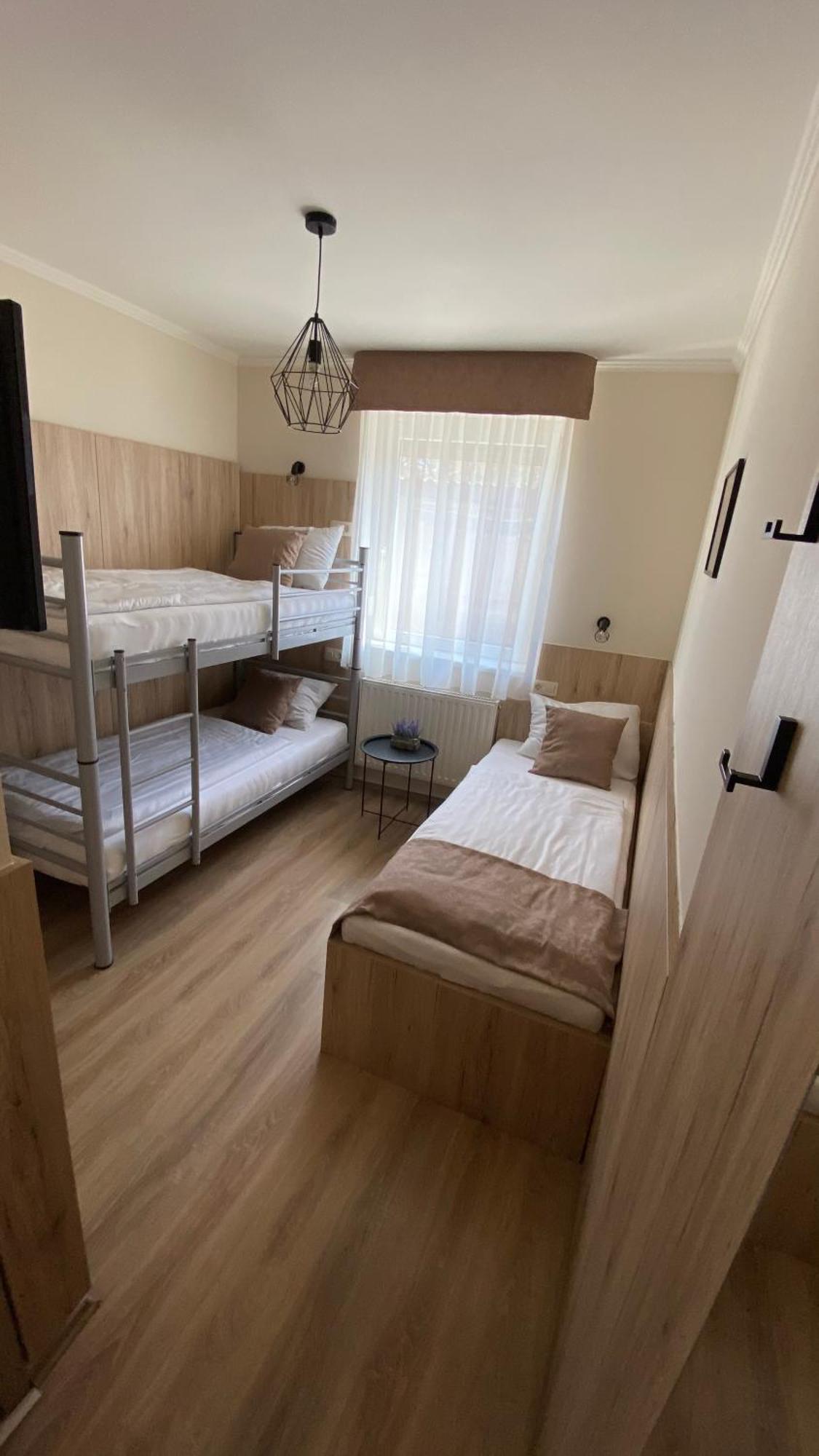 Levendula Vendeghaz Hotel Gyor Exterior photo